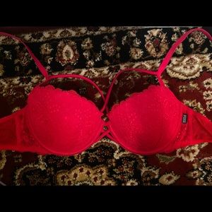 Beautiful red bra w/ criss-crossed detail
